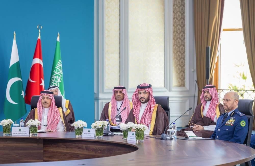 وزير الدفاع: ماضون في تفعيل "ا...