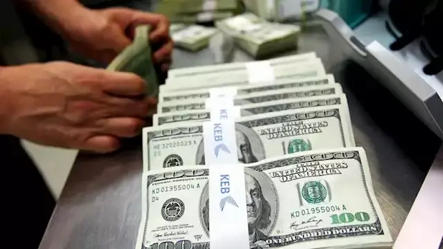 سعر الدولار يواصل الارتفاع عال...