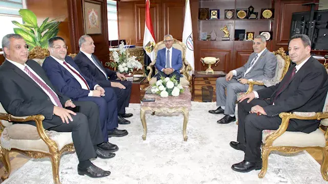محافظ بني سويف يستقبل نقيب المحامين ورئيس اتحاد المحامين العرب بديوان عام المحافظة