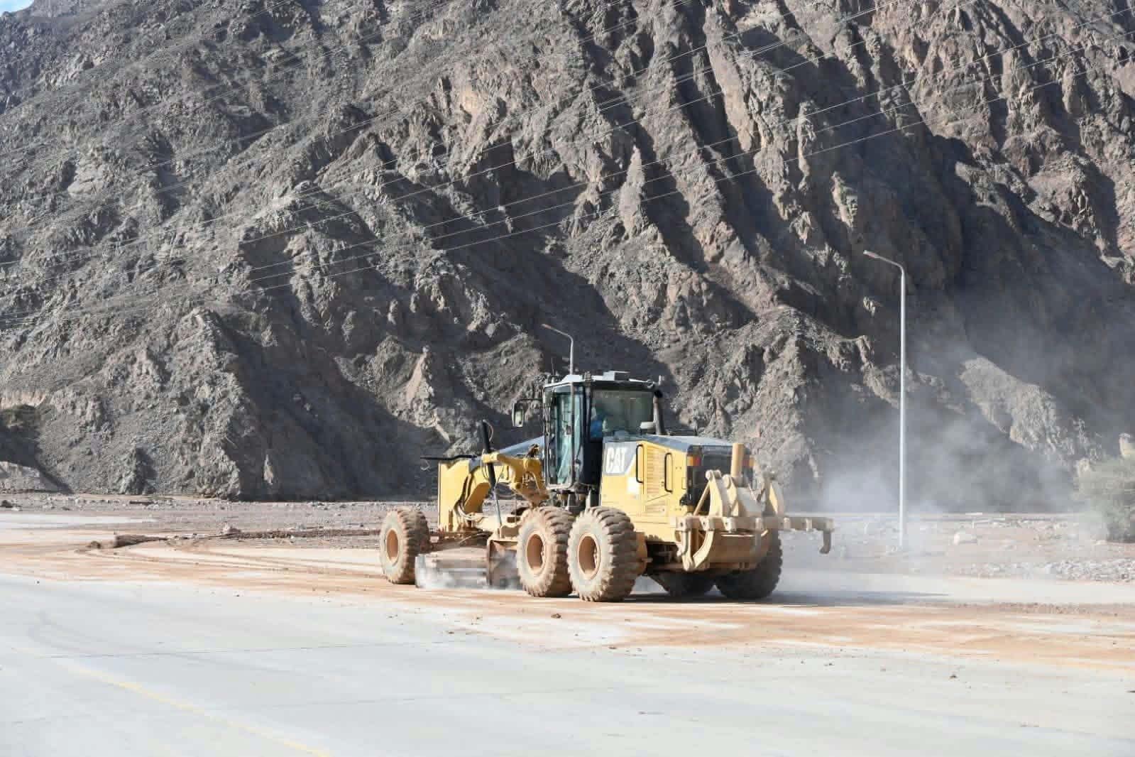 استمرار البحث عن الجثة المفقودة جراء سيول نويبع