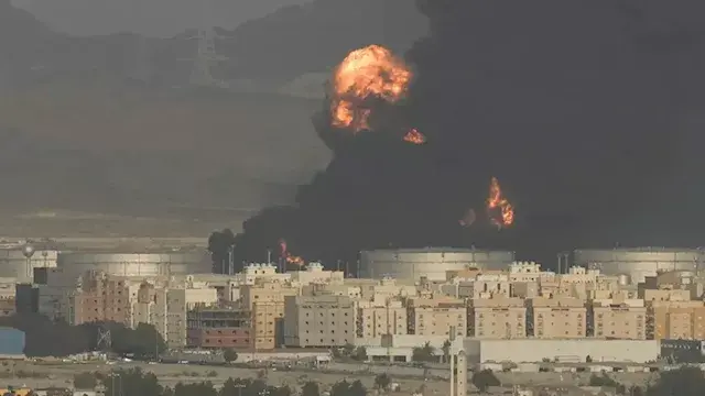 الحوثيون يزعمون استهداف منشأة...