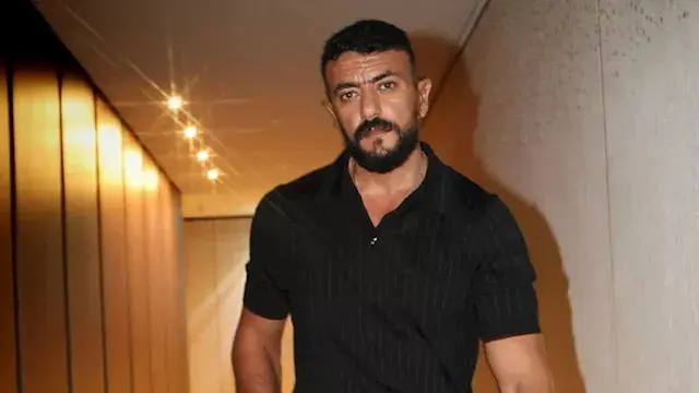 "أنا مش بالسذاجة دي".. أحمد العوضي يرد على الانتقادات بعد تصريحاته الأخيرة