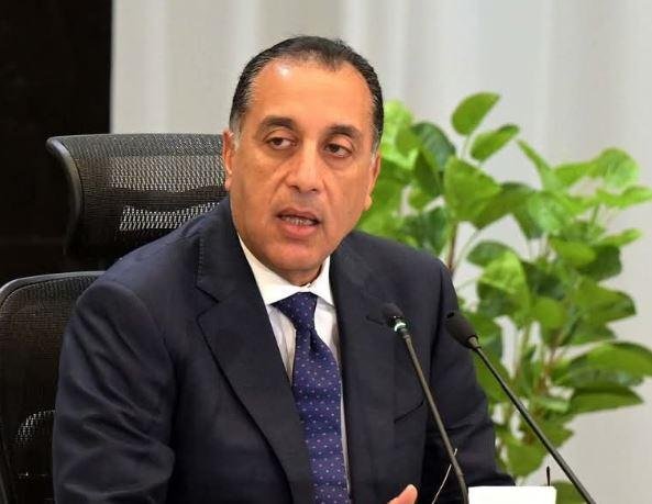 مدبولي يستعرض تقريرا حول جهود وزارة الصحة للحصول على شهادة تجديد اعتماد المستوى الذهبي للقضاء على فيروسي سي