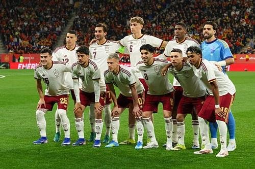 بديل جارسيا وعودة هويسين.. دي لا فوينتي يعلن قائمة إسبانيا لمعسكر سبتمبر
