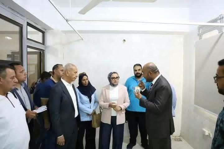محافظ الوادي الجديد تتفقد قافلة طبية مجانية وتتابع الخدمات الجديدة بمستشفى الفرافرة المركزي