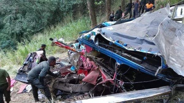 إصابة 80 شخصا إثر سقوط حافلة من أعلى منحدر قرب برشلونة