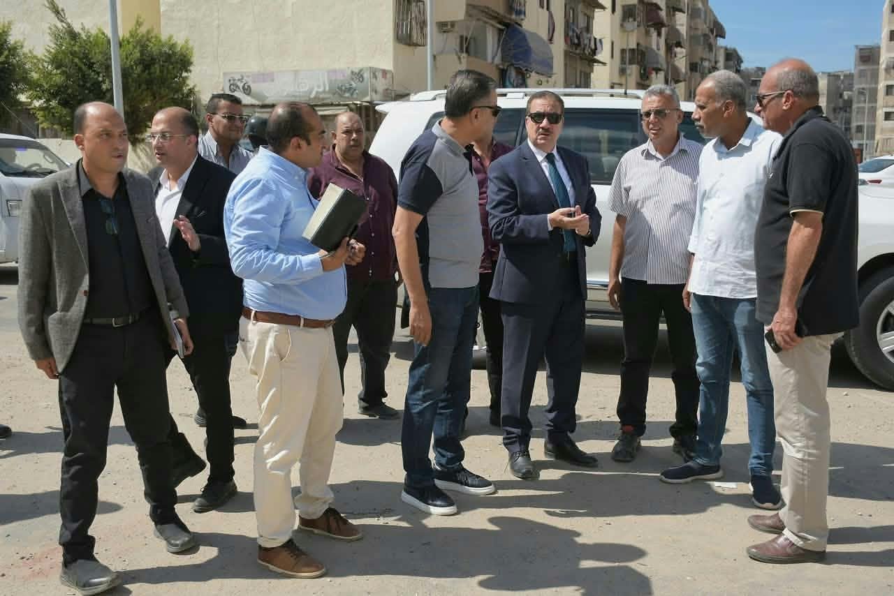 محافظ بورسعيد يوجه بسرعة الانتهاء من الأعمال المتبقية لتطوير 150 عمارة بحي الزهور