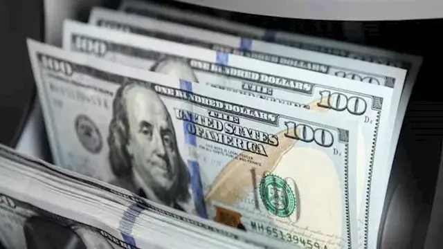 سعر الدولار ينخفض مقابل الجنيه في 3 بنوك مع بداية تعاملات الاثنين