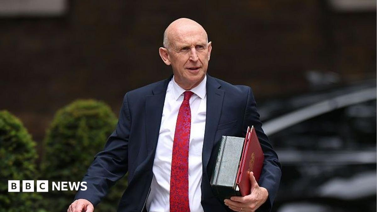 Chancellor says UK economy 'tu...