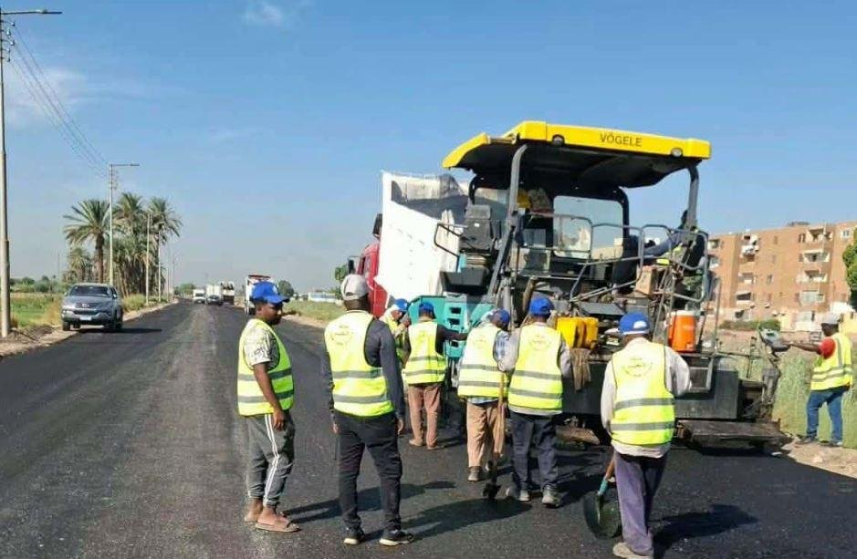 بدء أعمال رصف الطريق الزراعي الشرقي في الأقصر بطول 5 كيلومترات