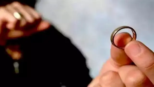 حكاية "حنان" طلبت خلع زوجها وا...