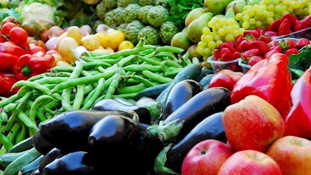 أسعار الخضروات والفاكهة في سوق...
