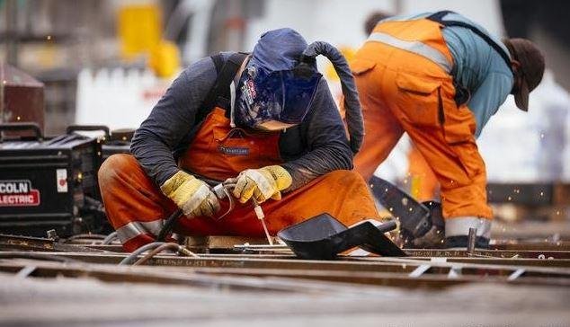 اتحاد النقابات الألمانية ينتقد فجوة الأجور بين شرق ألمانيا وغربها