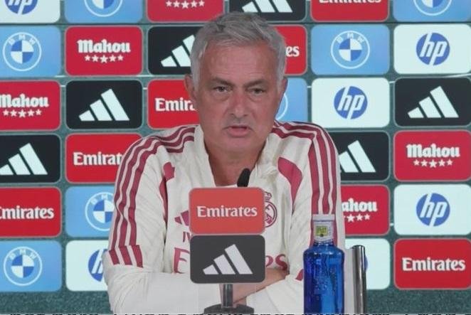 مورينيو ينتقد التحكيم بعد خسارة ديربي مدريد