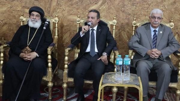 محافظ المنوفية ورئيس الجامعة يقدمان واجب العزاء لنيافة الأنبا بنيامين مطران المنوفية في وفاة شقيقته