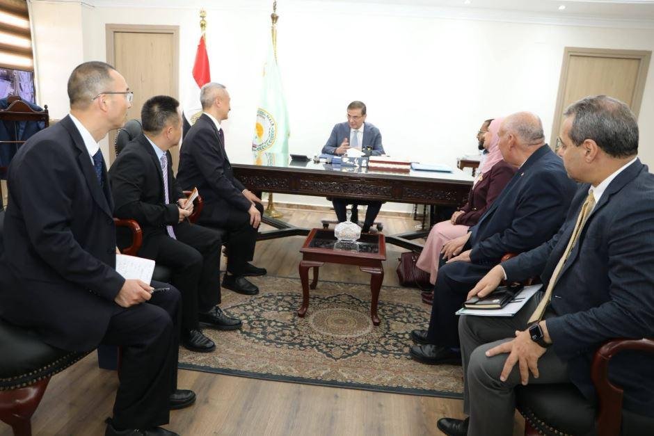 وزير الزراعة يبحث مع وفد صيني...