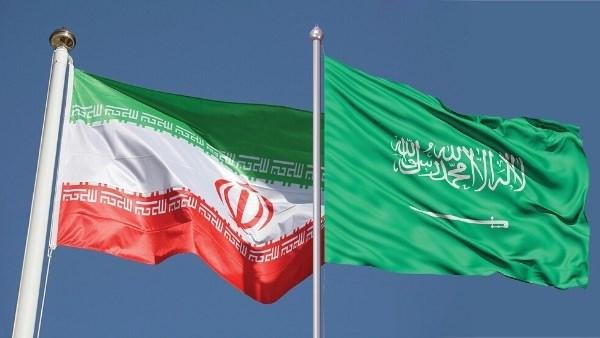 إيران تبدي رغبتها في التوسط لحل الأزمة بين السعودية والفصائل اليمنية