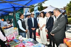 محافظ أسوان يتفقد عينات من المساعدات الغذائية والعينية للتحالف الوطني ضمن مبادرة أيد واحدة