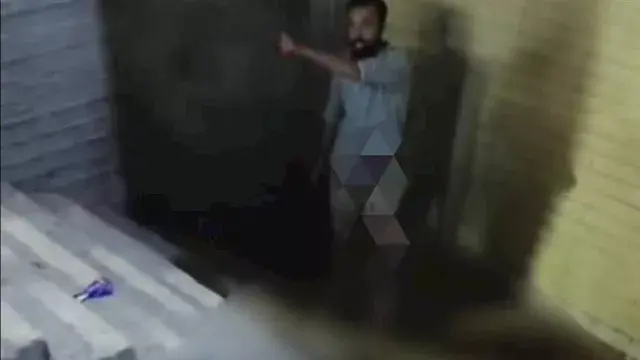 شاب ينهي حياة عمه وسط الشارع ويبصق على جثته في الدقهلية