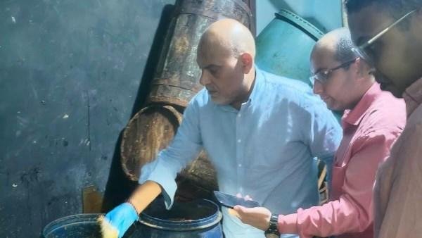 ضبط 2.5 طن أسماك مملحة فاسدة داخل مخزن في شبرا الخيمة