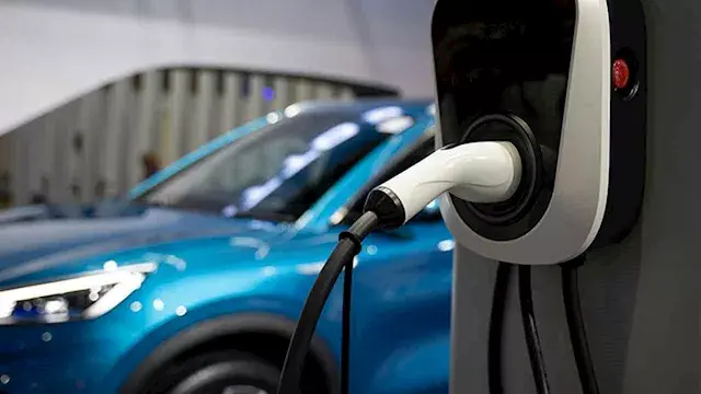 أول سيارة كهربائية مجمعة محليًا تظهر رسميًا داخل مصنع النصر للسيارات