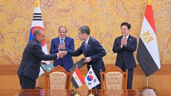 الرئيس السيسي ونظيره الكوري يشهدان توقيع البيان المشترك لبدء اتفاقية الشراكة الاقتصادية الشاملة