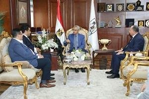 محافظ بني سويف يناقش مع النواب تسريع مشروعات المياه والصرف وحل أزمات بياض العرب وسنور