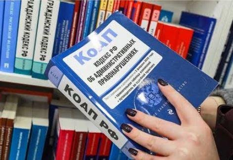 جورجيا تتجه إلى فرض كتاب مدرسي واحد لكل مادة وسط مخاوف من تقييد حرية النشر