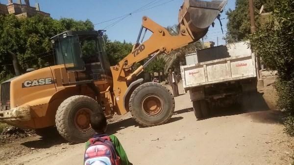 رفع تجمعات القمامة والمخلفات بقرى عواجة والنهايا والمناشي بديروط ضمن حملات النظافة المكثفة بأسيوط