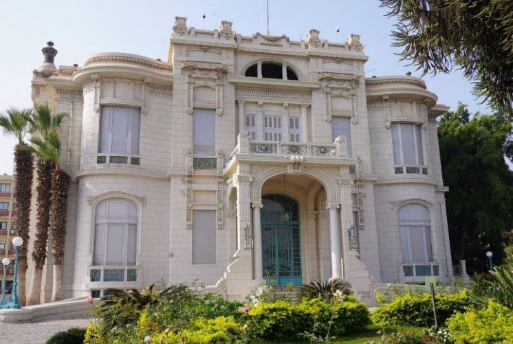 توضيح من جامعة عين شمس بشأن المتداول حول ذبح الأشجار بكلية التجارة