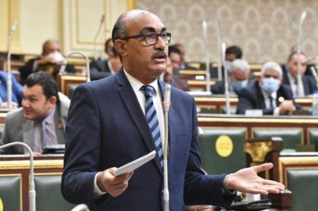 النائب إيهاب منصور يطالب بصرف مستحقات العاملين بعقود الاستعانة في مديريات التموين
