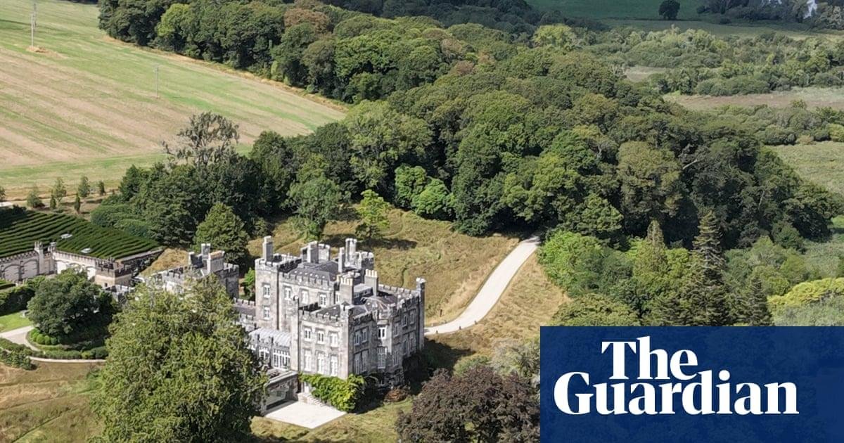 Mark Zuckerberg buys 440-acre...