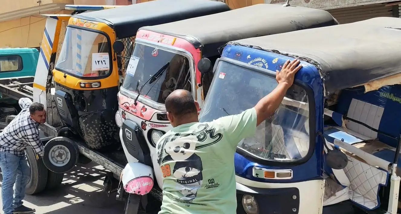 ضبط 75 مركبة توك توك ودراجة نا...