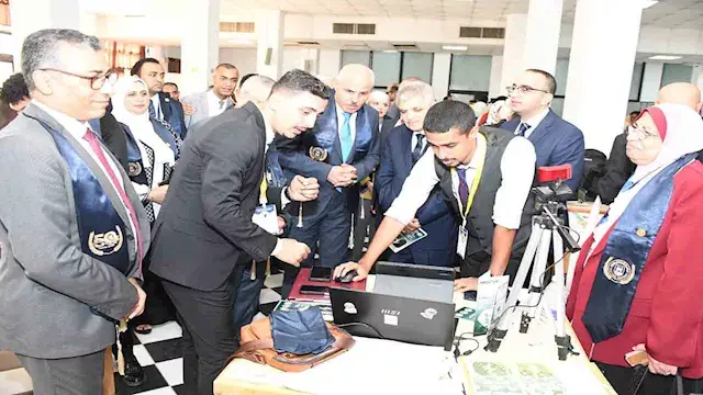 الفريق أسامة ربيع ورئيس جامعة...
