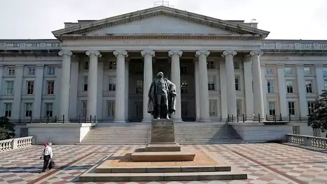 أمريكا تفرض عقوبات على قطاعي السيارات والسكك الحديدية بإيران