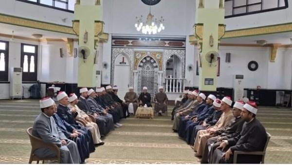 لترسيخ احترام الرموز.. قوافل الأوقاف الدعوية تواصل رسالتها في بورسعيد والسويس