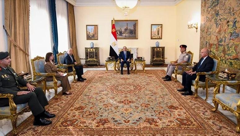 أسامة كبير عن لقاءي الرئيس السيسي بوزيري دفاع اليونان وقبرص: مصر مهتمة بتأمين اتجاهها الاستراتيجي بشرق المتوسط