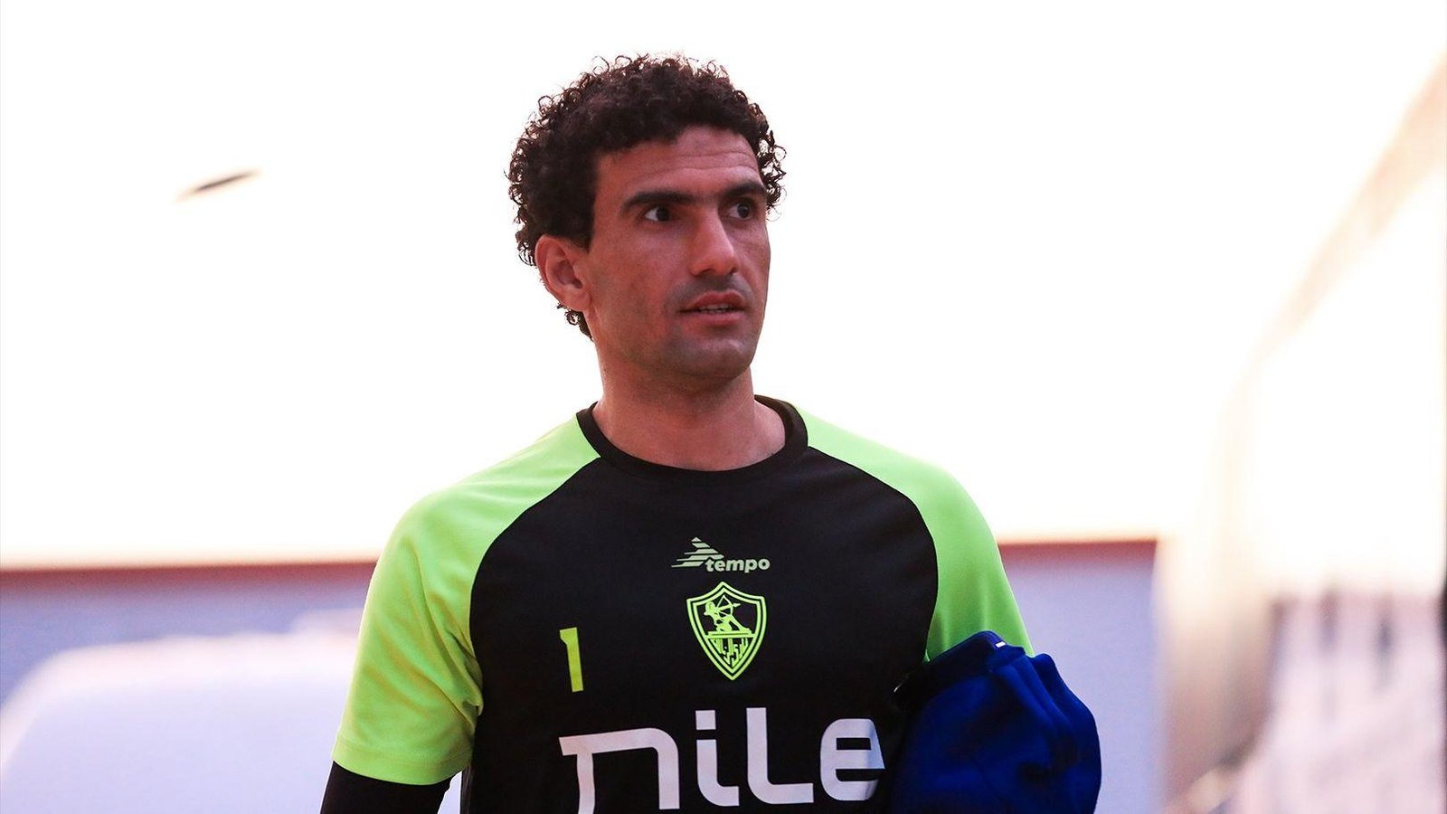 محمد عواد الأقرب لحراسة الزمال...