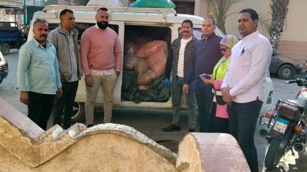 ضبط طن لحوم مفرومة بها رائحه كريهة و560 كيلو جبنة موتزاريلا غير صالحة للاستهلاك الآدمي بالفيوم