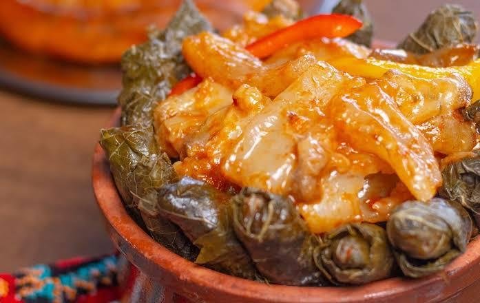 طريقة عمل طاجن محشي ورق العنب بالكوارع