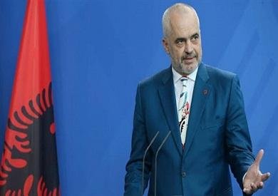 رئيس وزراء ألبانيا يدعو للحوار مع الطلاب المحتجين بعد اشتباكات عنيفة في تيرانا