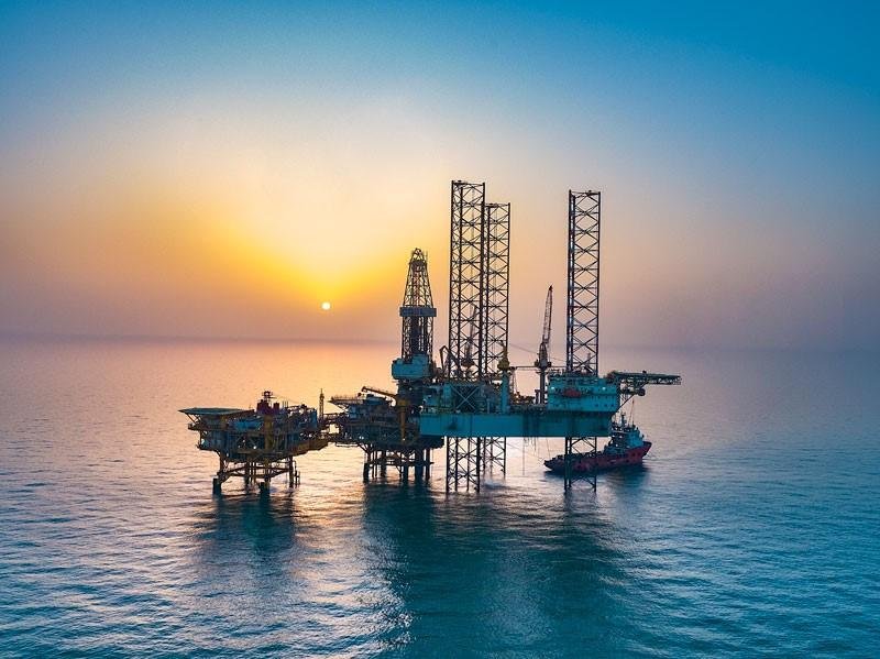 ارتفاع طفيف في أسعار النفط مع...