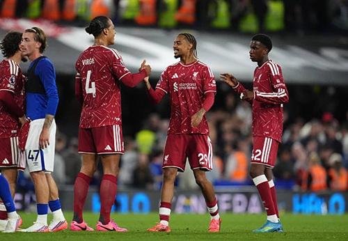 9 أهداف في فوز مثير لليفربول على لاسك لينز في دوري الأبطال