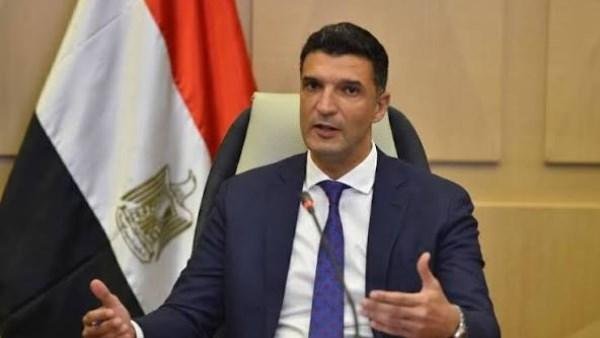 وزير الصناعة يتفقد مصنعي «بيرلا كربون» و«بروميتيون» لإنتاج الكربون الأسود وإطارات الشاحنات بالعامرية
