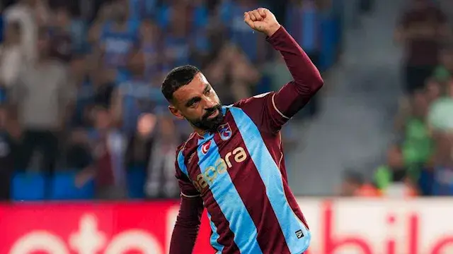 محمد صلاح يجتمع مع مدربه الجدي...
