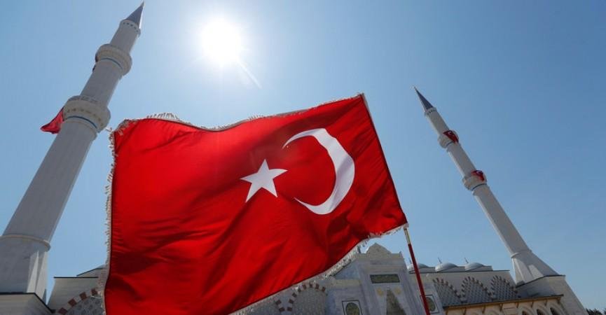 تركيا: عزل رئيس هيئة تنظيم الأسواق وسط أزمة صناديق الاستثمار