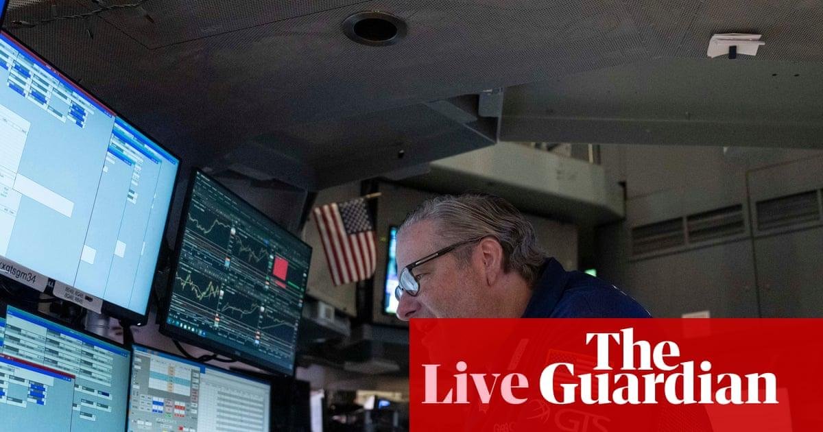 US Treasury bond yields tumble...