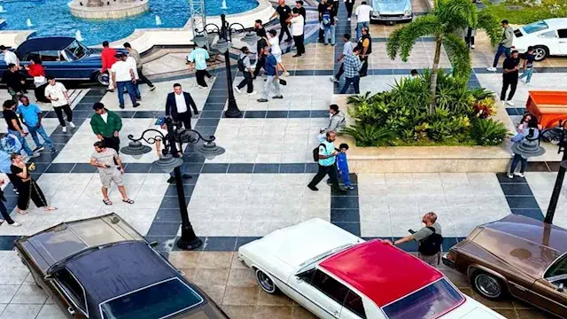 موكب للسيارات النادرة ينطلق على كورنيش الإسكندرية اليوم - صور