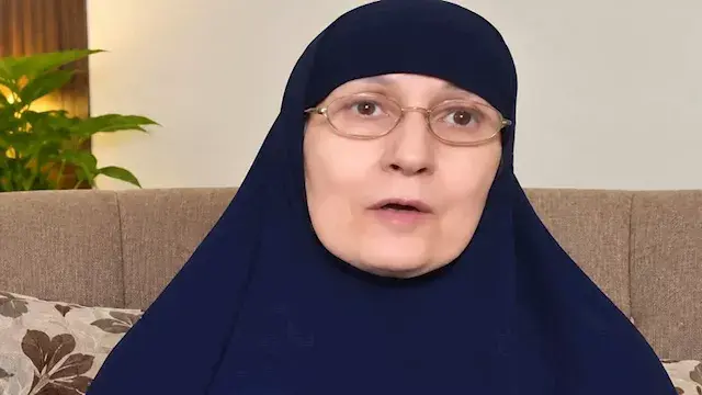 "مش بعرف أقرأ ولا أكتب لكن حاف...