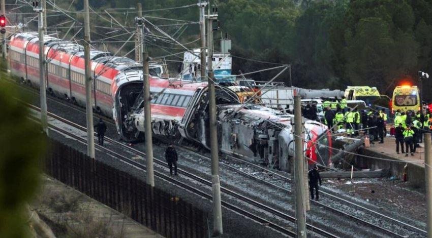 مصر تعزي إسبانيا في ضحايا حادث تصادم القطارين قرب محطة أوردا